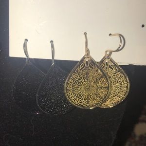 3/$19 bundle!  3 pairs of earrings! 🌈😎